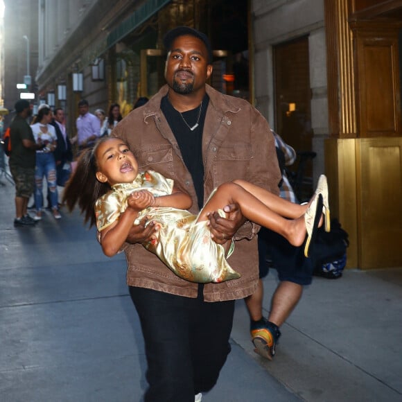 Kim Kardashian avec son mari Kanye West fêtent les 5 ans de leur fille North West accompagnée de son amie Ryan à New York, ils arrivent au restaurant "The Polo Bar" pour le dîner à New York le 15 juin 2018.
