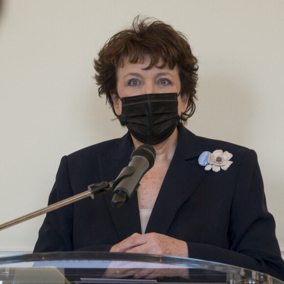 Roselyne Bachelot-Narquin, Ministre de la culture - Roselyne Bachelot, ministre de la Culture, remet le prix littéraire Franz Hessel à Emmanuelle Pireyre à Lyon, le 25 février 2021. © Sandrine Thesillat / Panoramic / Bestimage