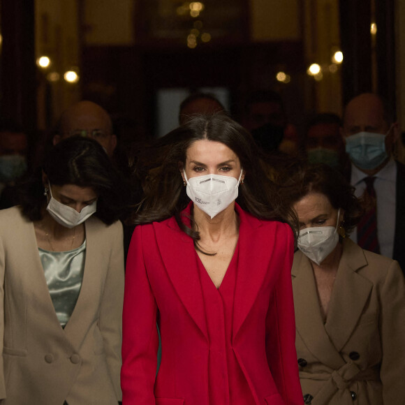 La reine Letizia d'Espagne participe à l'hommage du Congrès à la députée du Parti radical Clara Campoamor à Madrid, Espagne, le 12 avril 2021.