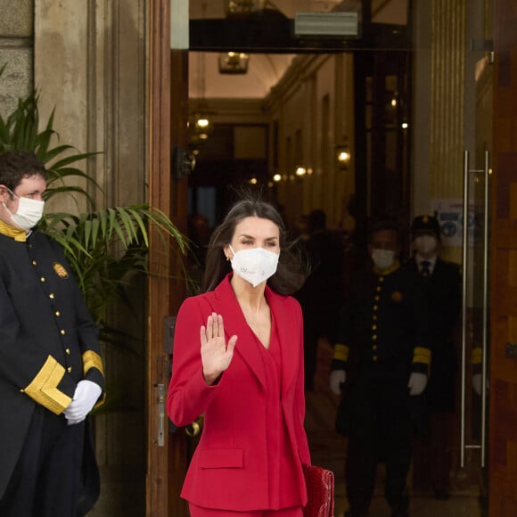 La reine Letizia d'Espagne participe à l'hommage du Congrès à la députée du Parti radical Clara Campoamor à Madrid, Espagne, le 12 avril 2021.