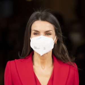 La reine Letizia d'Espagne participe à l'hommage du Congrès à la députée du Parti radical Clara Campoamor à Madrid, Espagne, le 12 avril 2021.