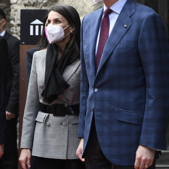 Le roi Felipe VI d'Espagne et la reine Letizia d'Espagne visitent l'école "Maria Moliner" lors de sa visitent officielle en Andorre, le 26 mars 2021.