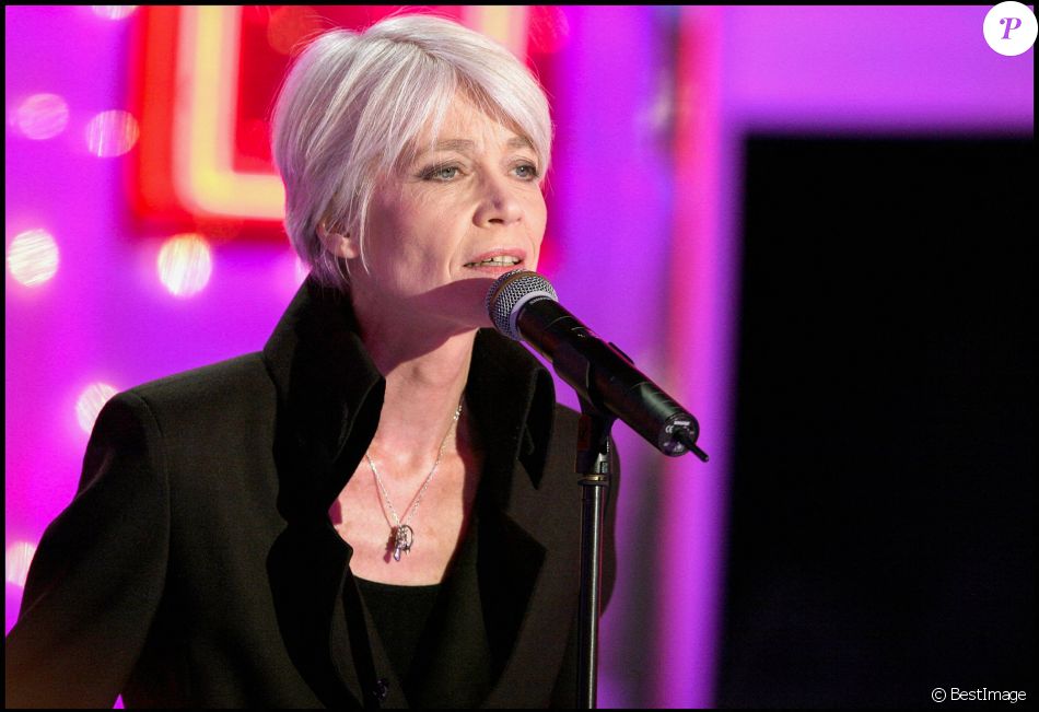 Françoise Hardy sur le plateau de Vivement Dimanche .