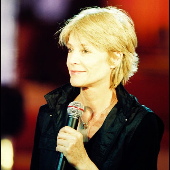 Françoise Hardy sur le plateau de Vivement Dimanche en 2000.