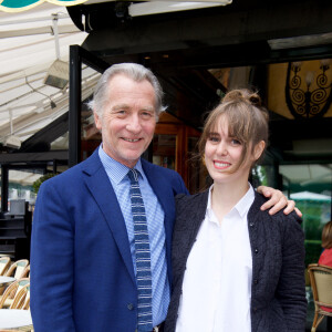 William Leymergie et sa fille Anna - Déjeuner "Pères et Filles" au restaurant "Les deux Magots" à Paris.
