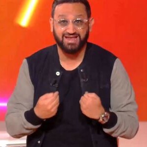 Cyril Hanouna avec des lunettes de solei dans "Touche pas à mon poste", le 15 avril sur C8