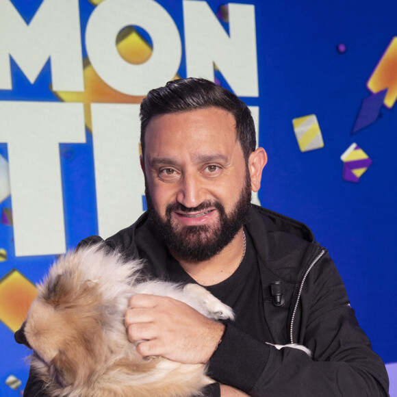 Exclusif - Cyril Hanouna et sa petite chienne Nala - Enregistrement de l'émission "TPMP (Touche Pas à Mon Poste)", présentée par C.Hanouna et diffusée en direct sur C8 le 12 avril © Jack Tribeca / Bestimage 
