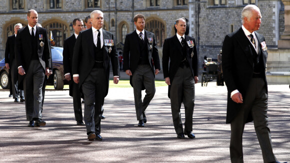 Obsèques du prince Philip - Harry, William et Charles enfin réunis, les frères pas si séparés...