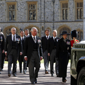 Le prince Charles, prince de Galles, le prince Andrew, duc d'York, le prince William, duc de Cambridge, David Armstrong-Jones, comte de Snowdon, Peter Phillips, la princesse Anne, le prince Edward, comte de Wessex, le prince Harry, duc de Sussex, Sir Timothy Laurence - Arrivées aux funérailles du prince Philip, duc d'Edimbourg à la chapelle Saint-Georges du château de Windsor, le 17 avril 2021. 