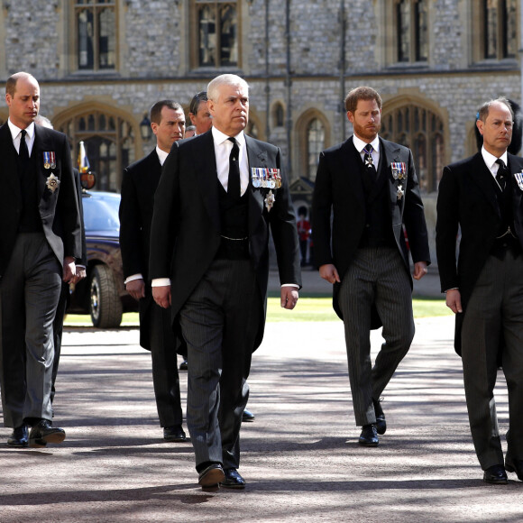 Le prince Charles, prince de Galles, le prince Andrew, duc d'York, le prince William, duc de Cambridge, le prince Edward, comte de Wessex, le prince Harry, duc de Sussex, Sir Timothy Laurence - Arrivées aux funérailles du prince Philip, duc d'Edimbourg à la chapelle Saint-Georges du château de Windsor, le 17 avril 2021. 