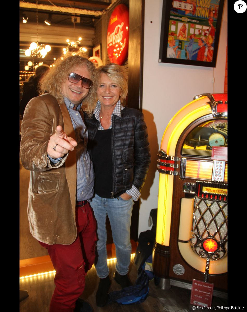 Exclusif - Pierre-Jean Chalençon et Sophie Davant - Soirée d'ouverture de l'évènement "Tapis rouge sur les Puces de Paris" à Saint Ouen, France, le 14 septembre 2017. Lors de cette soirée, les 350 antiquaires du grand marché d'antiquités Paul Bert Serpette accueillent dans leurs univers extraordinaires et présentent leurs pièces d'exception. © Philippe Baldini/Bestimage