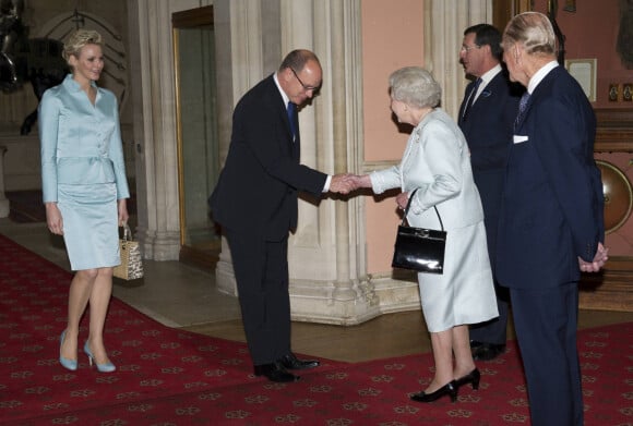 Charlene et Albert de Monaco, la reine Elizabeth et le prince Philip - Réception donnée au château de Windsor avant le déjeuner des têtes couronnées dans le cadre du jubilé de la reine le 18 mai 2012.