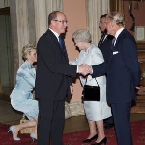 Charlene et Albert de Monaco, la reine Elizabeth et le prince Philip - Réception donnée au château de Windsor avant le déjeuner des têtes couronnées dans le cadre du jubilé de la reine.
