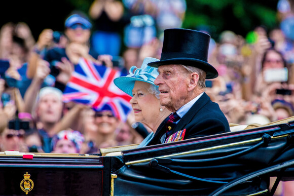 Le prince Philip, duc d'Edimbourg, pendant le défilé Trooping the Colour avec la reine Elisabeth II d'Angleterre