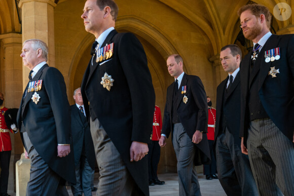 Le prince Andrew, duc d'York, le prince Edward, comte de Wessex, le prince William, duc de Cambridge, Peter Phillips, le prince Harry, duc de Sussex - Arrivées aux funérailles du prince Philip, duc d'Edimbourg à la chapelle Saint-Georges du château de Windsor, le 17 avril 2021. 