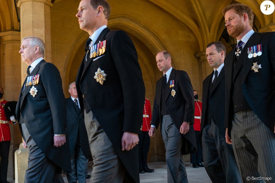 Le prince Andrew, duc d'York, le prince Edward, comte de Wessex, le prince William, duc de Cambridge, Peter Phillips, le prince Harry, duc de Sussex - Arrivées aux funérailles du prince Philip, duc d'Edimbourg à la chapelle Saint-Georges du château de Windsor, le 17 avril 2021.
