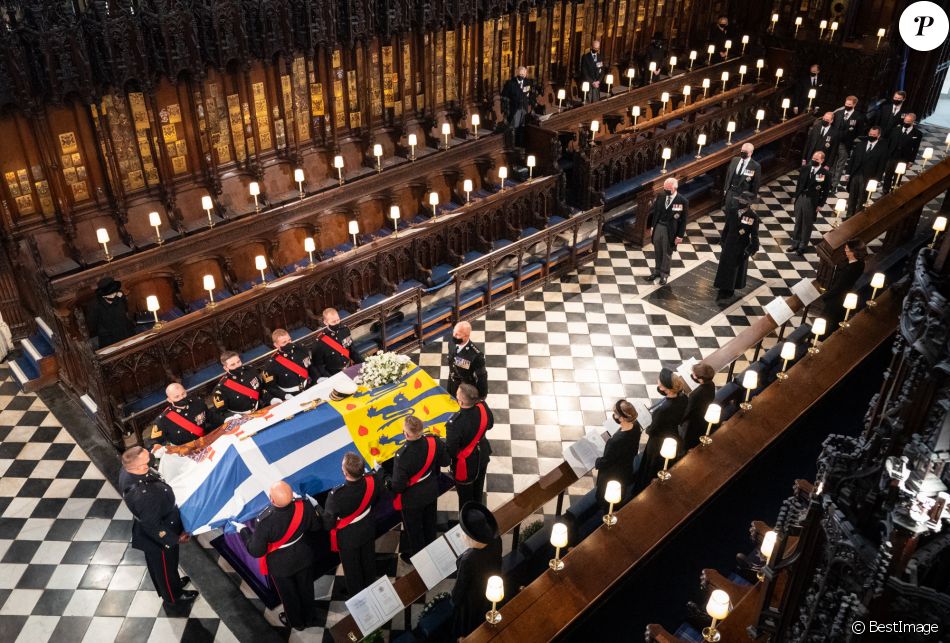 La reine Elisabeth II d'Angleterre, le prince Charles, prince de Galles, la princesse Anne, le prince Andrew, duc d'York, le prince William, duc de Cambridge, David Armstrong-Jones, comte de Snowdon, Peter Phillips, la princesse Anne, le prince Edward, comte de Wessex, le prince Harry, duc de Sussex, Sir Timothy Laurence - Funérailles du prince Philip, duc d'Edimbourg à la chapelle Saint-Georges du château de Windsor, Royaume Uni, le 17 avril 2021.