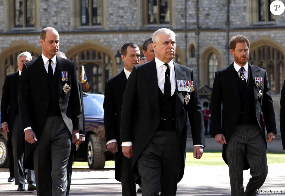 Le prince William, duc de Cambridge, le prince Andrew, duc d'York, Peter Phillips, le prince Harry, duc de Sussex - Arrivées aux funérailles du prince Philip, duc d'Edimbourg à la chapelle Saint-Georges du château de Windsor, le 17 avril 2021.