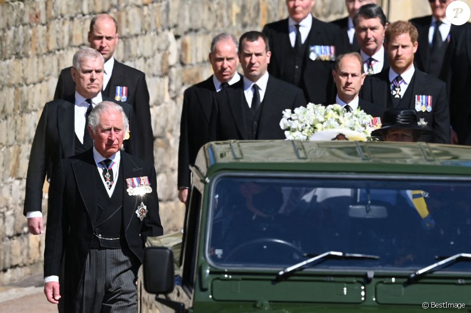Le prince Charles, prince de Galles, le prince Andrew, duc d'York, le prince William, duc de Cambridge, David Armstrong-Jones, comte de Snowdon, Peter Phillips, la princesse Anne, le prince Edward, comte de Wessex, le prince Harry, duc de Sussex, Sir Timothy Laurence - Arrivées aux funérailles du prince Philip, duc d'Edimbourg à la chapelle Saint-Georges du château de Windsor, , Royaume Uni, le 17 avril 2021.