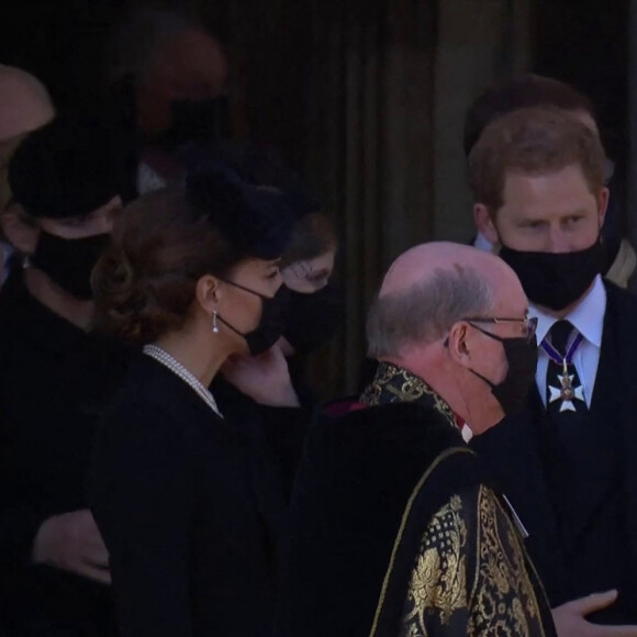 Le prince William, duc de Cambridge, et le prince Harry, duc de Sussex, Sorties des funérailles du prince Philip, duc d'Edimbourg à la chapelle Saint-Georges du château de Windsor, Royaume Uni, le 17 avril 2021. 