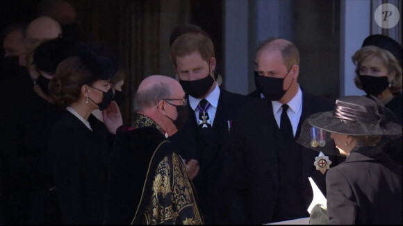 Le prince William, duc de Cambridge, et le prince Harry, duc de Sussex, Sorties des funérailles du prince Philip, duc d'Edimbourg à la chapelle Saint-Georges du château de Windsor, Royaume Uni, le 17 avril 2021.  Prince William and Prince Harry attend The funeral of Prince Philip, Duke of Edinburgh at Windsor Castle in Windsor, England BACKGRID DOES NOT CLAIM ANY COPYRIGHT OR LICENSE IN THE ATTACHED MATERIAL. ANY DOWNLOADING FEES CHARGED BY BACKGRID ARE FOR BACKGRID'S SERVICES ONLY, AND DO NOT, NOR ARE THEY INTENDED TO, CONVEY TO THE USER ANY COPYRIGHT OR LICENSE IN THE MATERIAL. BY PUBLISHING THIS MATERIAL , THE USER EXPRESSLY AGREES TO INDEMNIFY AND TO HOLD BACKGRID HARMLESS FROM ANY CLAIMS, DEMANDS, OR CAUSES OF ACTION ARISING OUT OF OR CONNECTED IN ANY WAY WITH USER'S PUBLICATION OF THE MATERIAL 
