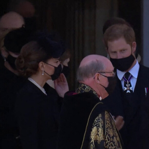 Le prince William, duc de Cambridge, et le prince Harry, duc de Sussex, Sorties des funérailles du prince Philip, duc d'Edimbourg à la chapelle Saint-Georges du château de Windsor, Royaume Uni, le 17 avril 2021.  Prince William and Prince Harry attend The funeral of Prince Philip, Duke of Edinburgh at Windsor Castle in Windsor, England BACKGRID DOES NOT CLAIM ANY COPYRIGHT OR LICENSE IN THE ATTACHED MATERIAL. ANY DOWNLOADING FEES CHARGED BY BACKGRID ARE FOR BACKGRID'S SERVICES ONLY, AND DO NOT, NOR ARE THEY INTENDED TO, CONVEY TO THE USER ANY COPYRIGHT OR LICENSE IN THE MATERIAL. BY PUBLISHING THIS MATERIAL , THE USER EXPRESSLY AGREES TO INDEMNIFY AND TO HOLD BACKGRID HARMLESS FROM ANY CLAIMS, DEMANDS, OR CAUSES OF ACTION ARISING OUT OF OR CONNECTED IN ANY WAY WITH USER'S PUBLICATION OF THE MATERIAL 