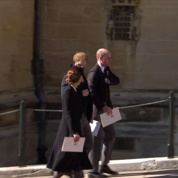 Le prince William, duc de Cambridge, et le prince Harry, duc de Sussex, Sorties des funérailles du prince Philip, duc d'Edimbourg à la chapelle Saint-Georges du château de Windsor, Royaume Uni, le 17 avril 2021.  Prince William and Prince Harry attend The funeral of Prince Philip, Duke of Edinburgh at Windsor Castle in Windsor, England BACKGRID DOES NOT CLAIM ANY COPYRIGHT OR LICENSE IN THE ATTACHED MATERIAL. ANY DOWNLOADING FEES CHARGED BY BACKGRID ARE FOR BACKGRID'S SERVICES ONLY, AND DO NOT, NOR ARE THEY INTENDED TO, CONVEY TO THE USER ANY COPYRIGHT OR LICENSE IN THE MATERIAL. BY PUBLISHING THIS MATERIAL , THE USER EXPRESSLY AGREES TO INDEMNIFY AND TO HOLD BACKGRID HARMLESS FROM ANY CLAIMS, DEMANDS, OR CAUSES OF ACTION ARISING OUT OF OR CONNECTED IN ANY WAY WITH USER'S PUBLICATION OF THE MATERIAL 