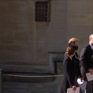 Le prince William, duc de Cambridge, et le prince Harry, duc de Sussex, Sorties des funérailles du prince Philip, duc d'Edimbourg à la chapelle Saint-Georges du château de Windsor, Royaume Uni, le 17 avril 2021.  Prince William and Prince Harry attend The funeral of Prince Philip, Duke of Edinburgh at Windsor Castle in Windsor, England BACKGRID DOES NOT CLAIM ANY COPYRIGHT OR LICENSE IN THE ATTACHED MATERIAL. ANY DOWNLOADING FEES CHARGED BY BACKGRID ARE FOR BACKGRID'S SERVICES ONLY, AND DO NOT, NOR ARE THEY INTENDED TO, CONVEY TO THE USER ANY COPYRIGHT OR LICENSE IN THE MATERIAL. BY PUBLISHING THIS MATERIAL , THE USER EXPRESSLY AGREES TO INDEMNIFY AND TO HOLD BACKGRID HARMLESS FROM ANY CLAIMS, DEMANDS, OR CAUSES OF ACTION ARISING OUT OF OR CONNECTED IN ANY WAY WITH USER'S PUBLICATION OF THE MATERIAL 