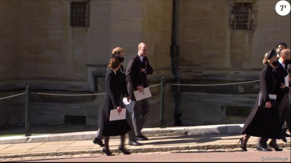 Le prince William, duc de Cambridge, et le prince Harry, duc de Sussex, Sorties des funérailles du prince Philip, duc d'Edimbourg à la chapelle Saint-Georges du château de Windsor, Royaume Uni, le 17 avril 2021. Prince William and Prince Harry attend The funeral of Prince Philip, Duke of Edinburgh at Windsor Castle in Windsor, England BACKGRID DOES NOT CLAIM ANY COPYRIGHT OR LICENSE IN THE ATTACHED MATERIAL. ANY DOWNLOADING FEES CHARGED BY BACKGRID ARE FOR BACKGRID'S SERVICES ONLY, AND DO NOT, NOR ARE THEY INTENDED TO, CONVEY TO THE USER ANY COPYRIGHT OR LICENSE IN THE MATERIAL. BY PUBLISHING THIS MATERIAL , THE USER EXPRESSLY AGREES TO INDEMNIFY AND TO HOLD BACKGRID HARMLESS FROM ANY CLAIMS, DEMANDS, OR CAUSES OF ACTION ARISING OUT OF OR CONNECTED IN ANY WAY WITH USER'S PUBLICATION OF THE MATERIAL