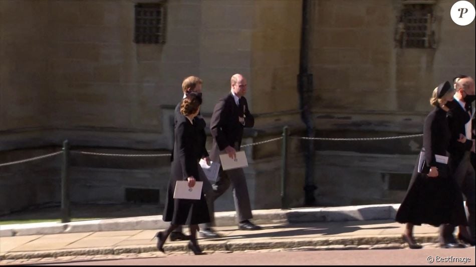 Le prince William, duc de Cambridge, et le prince Harry, duc de Sussex, Sorties des funérailles du prince Philip, duc d'Edimbourg à la chapelle Saint-Georges du château de Windsor, Royaume Uni, le 17 avril 2021. Prince William and Prince Harry attend The funeral of Prince Philip, Duke of Edinburgh at Windsor Castle in Windsor, England BACKGRID DOES NOT CLAIM ANY COPYRIGHT OR LICENSE IN THE ATTACHED MATERIAL. ANY DOWNLOADING FEES CHARGED BY BACKGRID ARE FOR BACKGRID'S SERVICES ONLY, AND DO NOT, NOR ARE THEY INTENDED TO, CONVEY TO THE USER ANY COPYRIGHT OR LICENSE IN THE MATERIAL. BY PUBLISHING THIS MATERIAL , THE USER EXPRESSLY AGREES TO INDEMNIFY AND TO HOLD BACKGRID HARMLESS FROM ANY CLAIMS, DEMANDS, OR CAUSES OF ACTION ARISING OUT OF OR CONNECTED IN ANY WAY WITH USER'S PUBLICATION OF THE MATERIAL