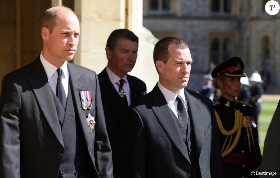 Le prince William, duc de Cambridge, et Peter Phillips - Arrivées aux funérailles du prince Philip, duc d'Edimbourg à la chapelle Saint-Georges du château de Windsor, le 17 avril 2021.