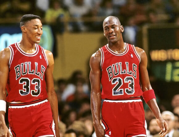 Scottie Pippen et Michael Jordan en 1990.