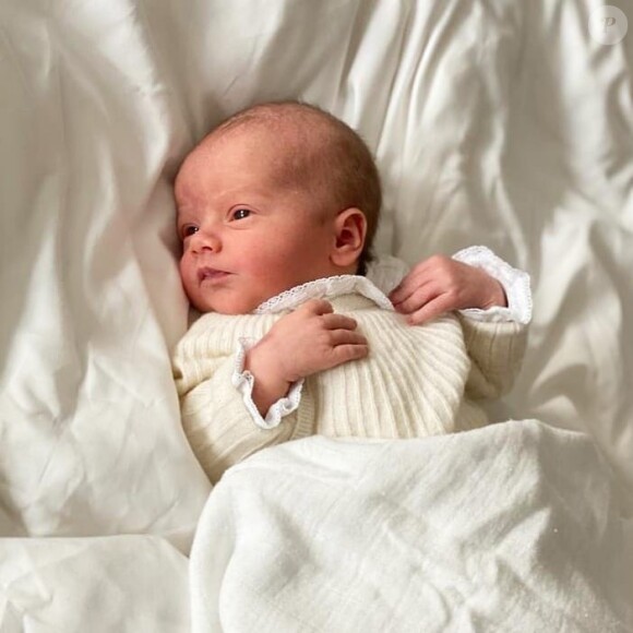 Première photo du prince Julian, le troisième enfant du prince Carl Philip de Suède et son épouse la princesse Sofia, le 28 mars 2021 sur Instagram.