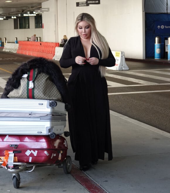 Exclusif - Jessica Alves arrive à l'aéroport LAX de Los Angeles le 20 avril 2021.