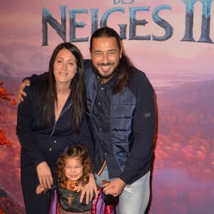 Moundir avec sa femme Inès et leur fille Aliya - Projection exceptionelle de "La Reine des Neiges 2 " au Grand Rex à Paris le 13 novembre 2019. © Veeren Ramsamy/Bestimage