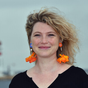 Cécile Bois - Photocall au MIP TV 2016 afin de présenter "Candice Renoir". Le 4 avril 2016 à Cannes. © Bruno Bebert / Bestimage 