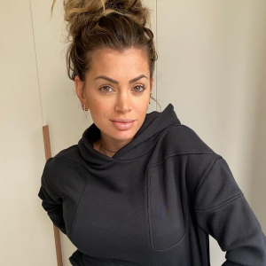 Mélanie Da Cruz pose au naturel et sans filtre - Instagram