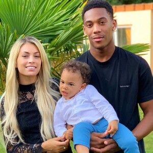 Mélanie Da Cruz, son mari le footballeur Anthony Martial et leur fils Swan.