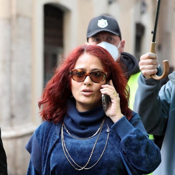 Exclusif - Salma Hayek, transformée pour incarner le personnage de Pina Auriemma, sur le tournage du film "House of Gucci" de Ridley Scott. Rome, le 23 avril 2021.