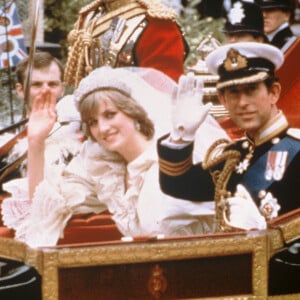 Lady Diana et le prince Charles lors de leur mariage à Londres.