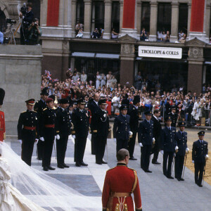 Lady Diana le jour de son mariage avec le prince Charles, en 1981, à Londres.
