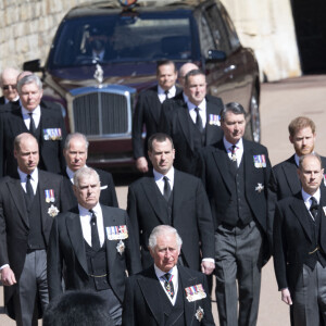 Le prince Charles, prince de Galles, le prince Andrew, duc d'York, le prince William, duc de Cambridge, David Armstrong-Jones, comte de Snowdon, Peter Phillips, la princesse Anne, le prince Edward, comte de Wessex, le prince Harry, duc de Sussex, Sir Timothy Laurence - Arrivées aux funérailles du prince Philip, duc d'Edimbourg à la chapelle Saint-Georges du château de Windsor, Royaume Uni, le 17 avril 2021.