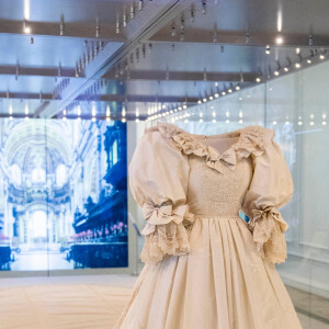 La robe de mariée de la princesse Diana exposée à l'exposition "Royal Style In The Making" au palais de Kensington à Londres, Royaume Uni, le 2 juin 2021.