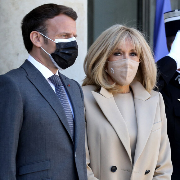 Le président de la République française, Emmanuel Macron et sa femme, la première Dame, Brigitte Macron reçoivent le président de la République fédérale d'Allemagne, et sa femme, la première Dame pour un déjeuner de travail au palais de l'Elysée à Paris. © Stéphane Lemouton/Bestimage