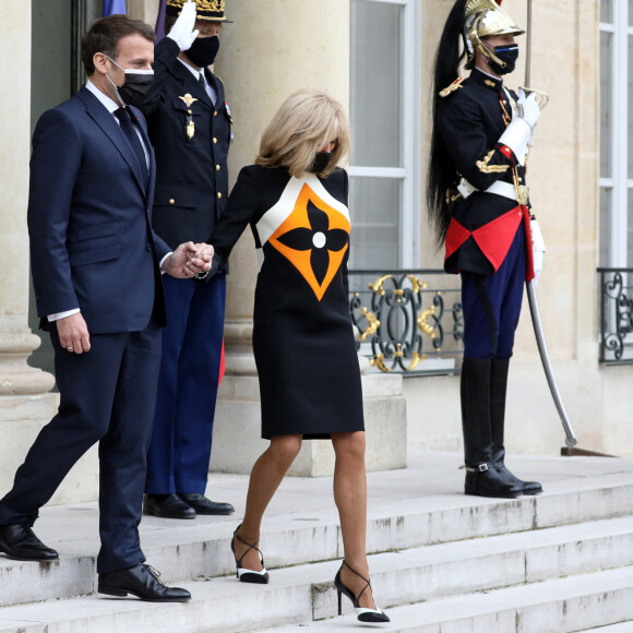 Le président de la république française, Emmanuel Macron et sa femme la Première Dame, Brigitte Macron reçoivent le président ukrainien et sa femme pour un déjeuner de travail au palais de l'Elysée à Paris, France, le 16 avril 2021. © Stéphane Lemouton/Bestimage