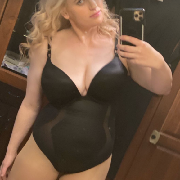 Rebel Wilson en tournage. Avril 2021.