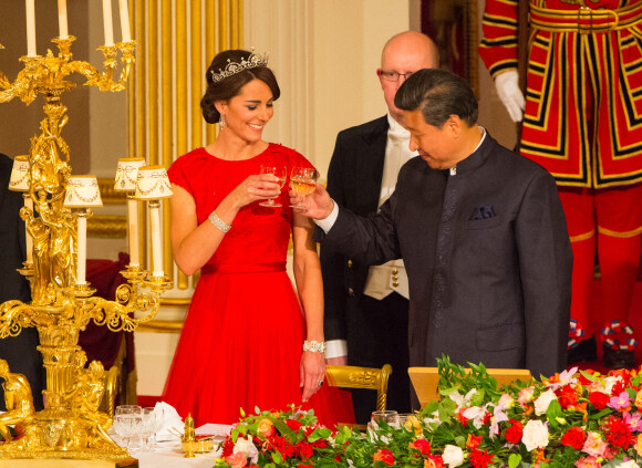 Catherine Kate Middleton, la duchesse de Cambridge et le président chinois Xi Jinping - La famille royale d'Angleterre reçoit le président chinois Xi Jinping et sa femme Peng Liyuan pour un dîner d'Etat au Palais de Buckingham le 20 octobre 2015.