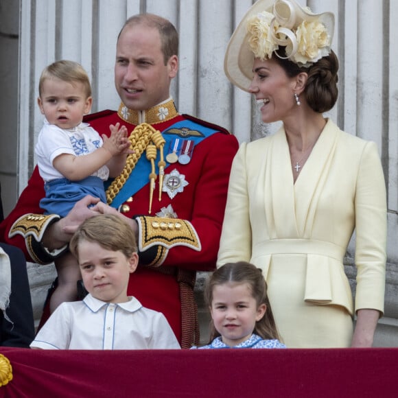 Le prince William, duc de Cambridge, et Catherine (Kate) Middleton, duchesse de Cambridge, le prince George de Cambridge la princesse Charlotte de Cambridge, le prince Louis de Cambridge - La famille royale au balcon du palais de Buckingham lors de la parade Trooping the Colour 2019, célébrant le 93ème anniversaire de la reine Elisabeth II, Londres, le 8 juin 2019.