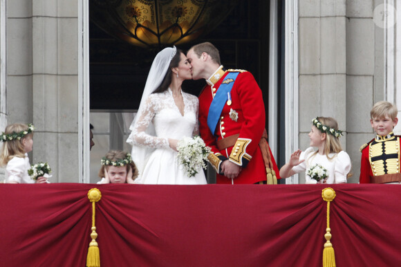 Le baiser royal de Kate Middleton et du prince William lors de leur mariage célébré à Londres. Le 29 avril 2011