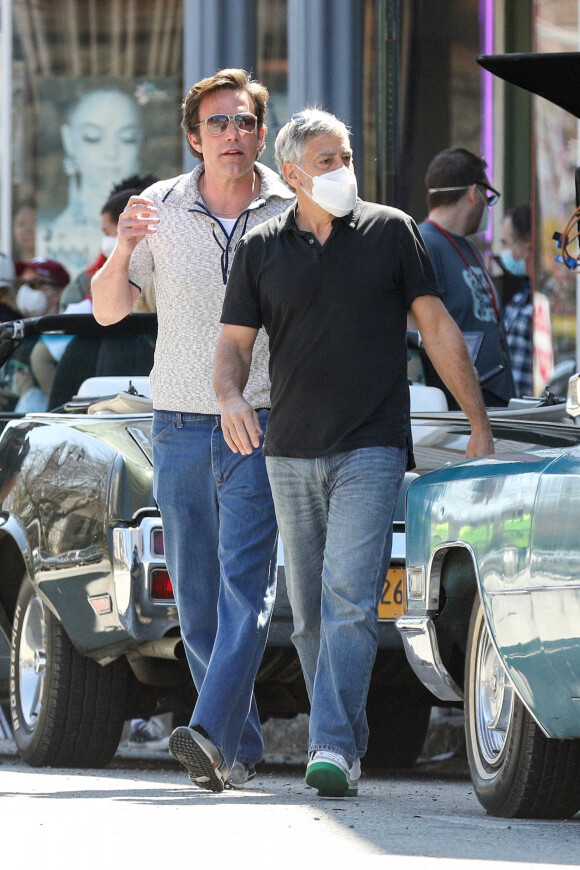 Exclusif - Ben Affleck et George Clooney sont sur le tournage du film "The tender bar" à Ipswich le 14 avril 2021.